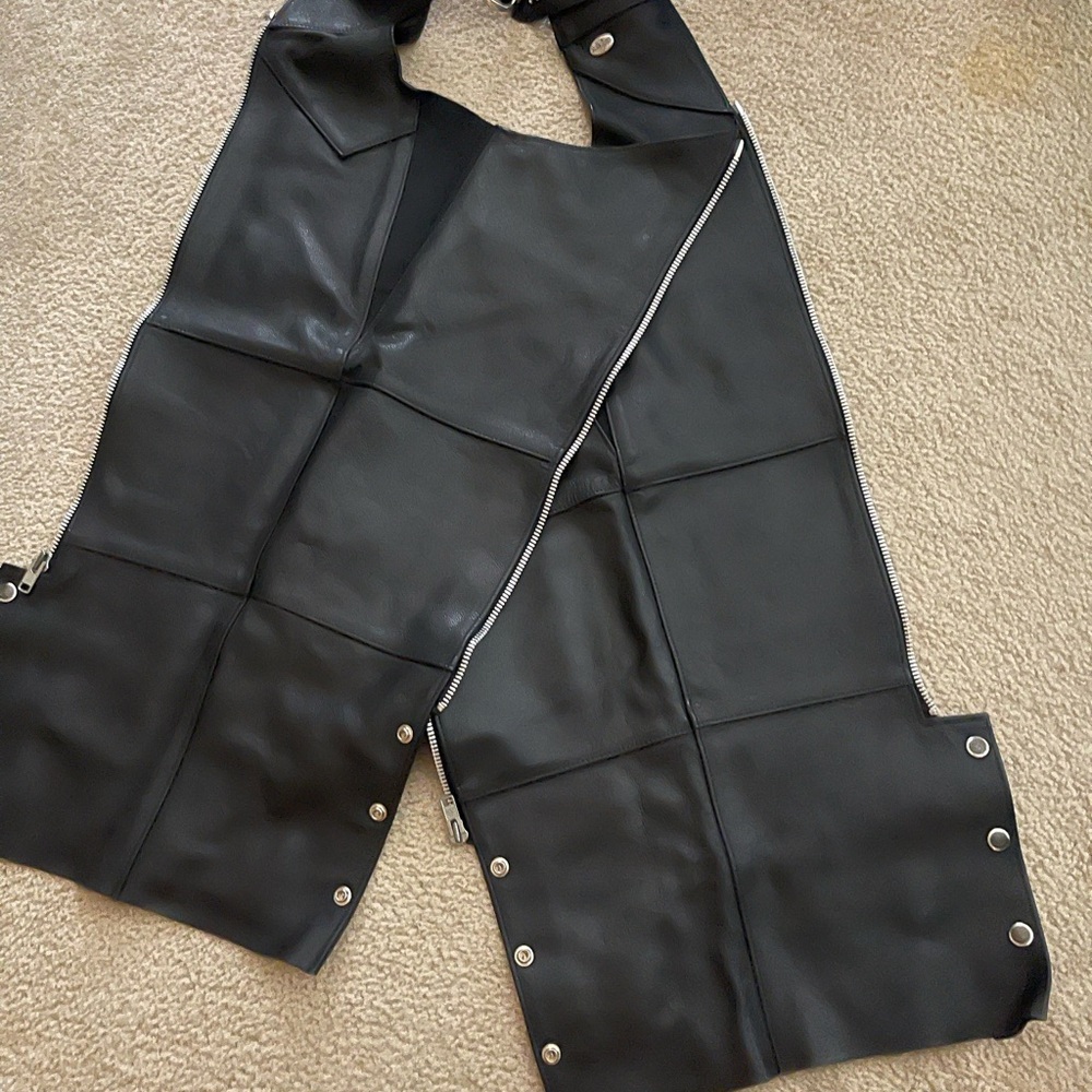 HARLEY-DAVIDSON WOMENS GENUINE LEATHER CHAPS!